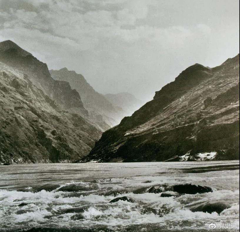 1935年5月3日至9日,红一方面军利用7条渡船从皎平渡全部渡过金沙江。